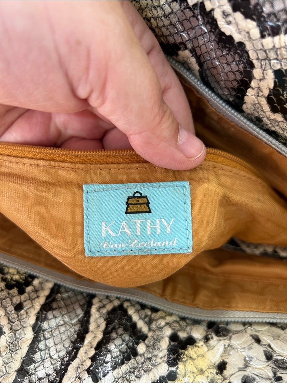 Kathy Van Zeeland Purse - Picture 11 of 16
